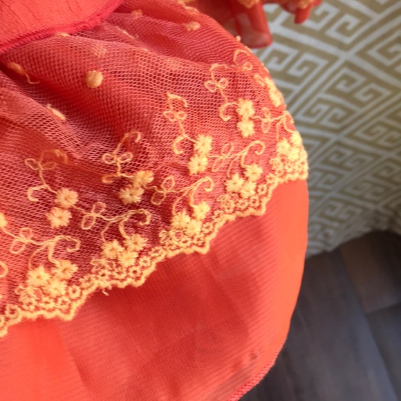 Urban Mango Sleeveless Coral Dress with Lace Detail - Picture 4 of 7